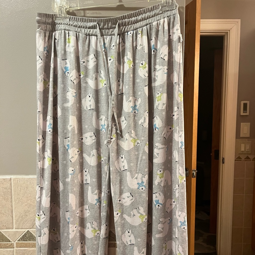 Girls polar bear medium Pajama bottoms GREAT condition…..size M